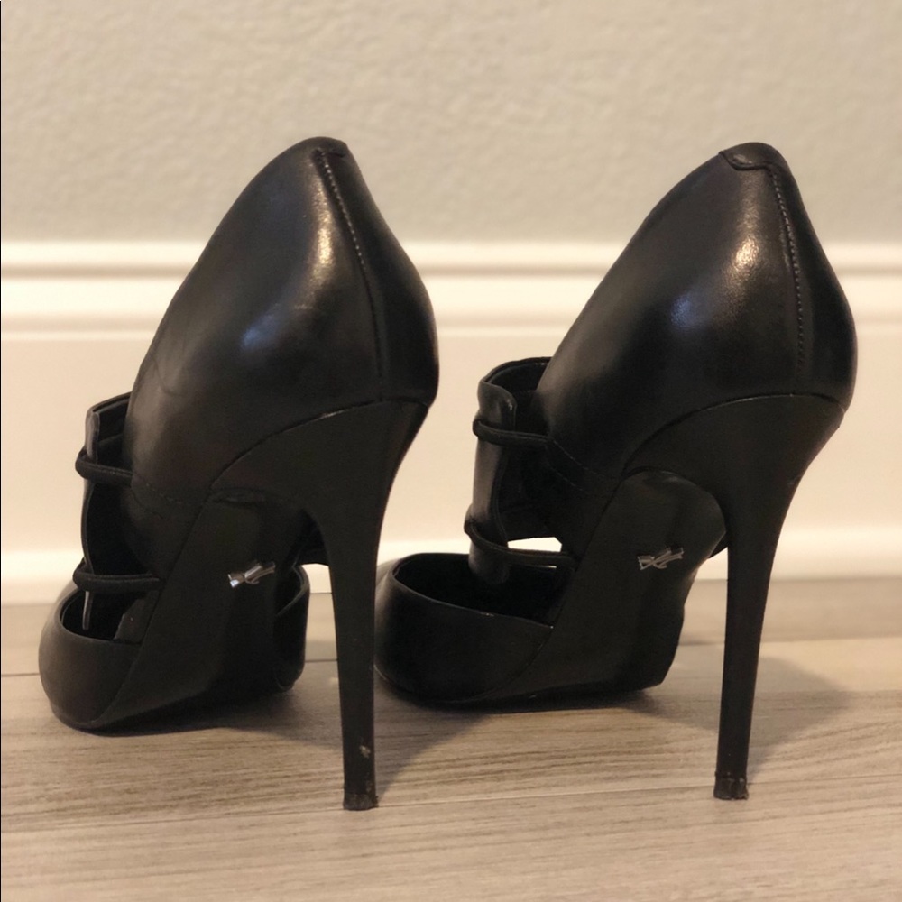 Kenneth Cole Pointed Toe Pumps - Picture 2 of 2